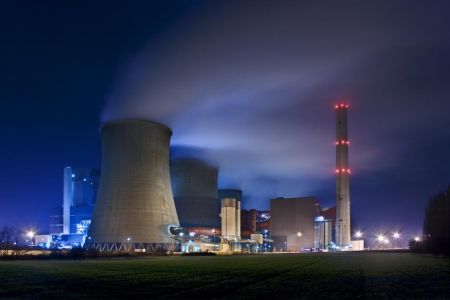 Już od 2013 r. w Unii Europejskiej zaczną być znoszone darmowe limity uprawnień do emisji CO2, a od 2020 r. najwięksi emitenci dwutlenku węgla będą musieli płacić za każdą tonę tego gazu wypuszczoną do atmosfery.